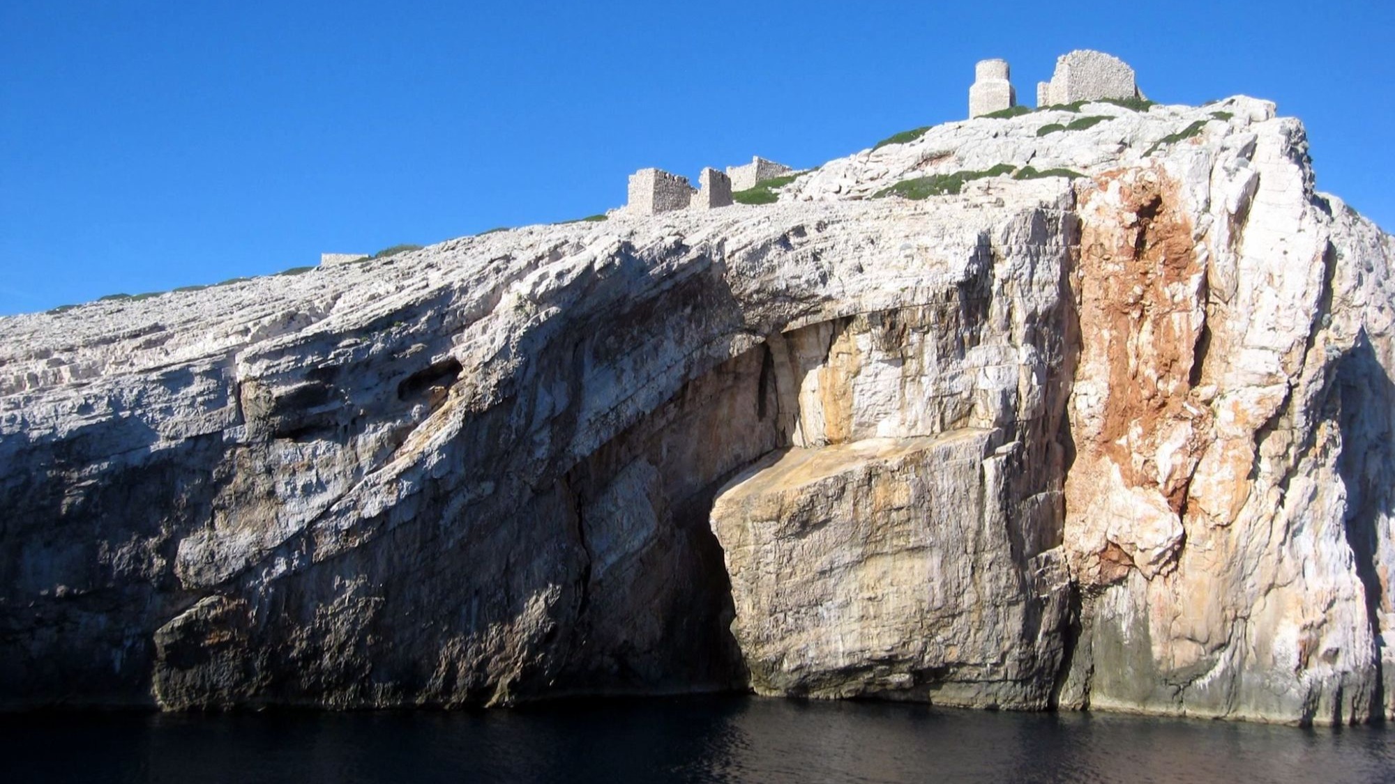 One day boat excurios - Three charming islands - Levrnaka (Kornati/ Lojena beach), Mana (Kornati/ cliff jumping) and Ugljan