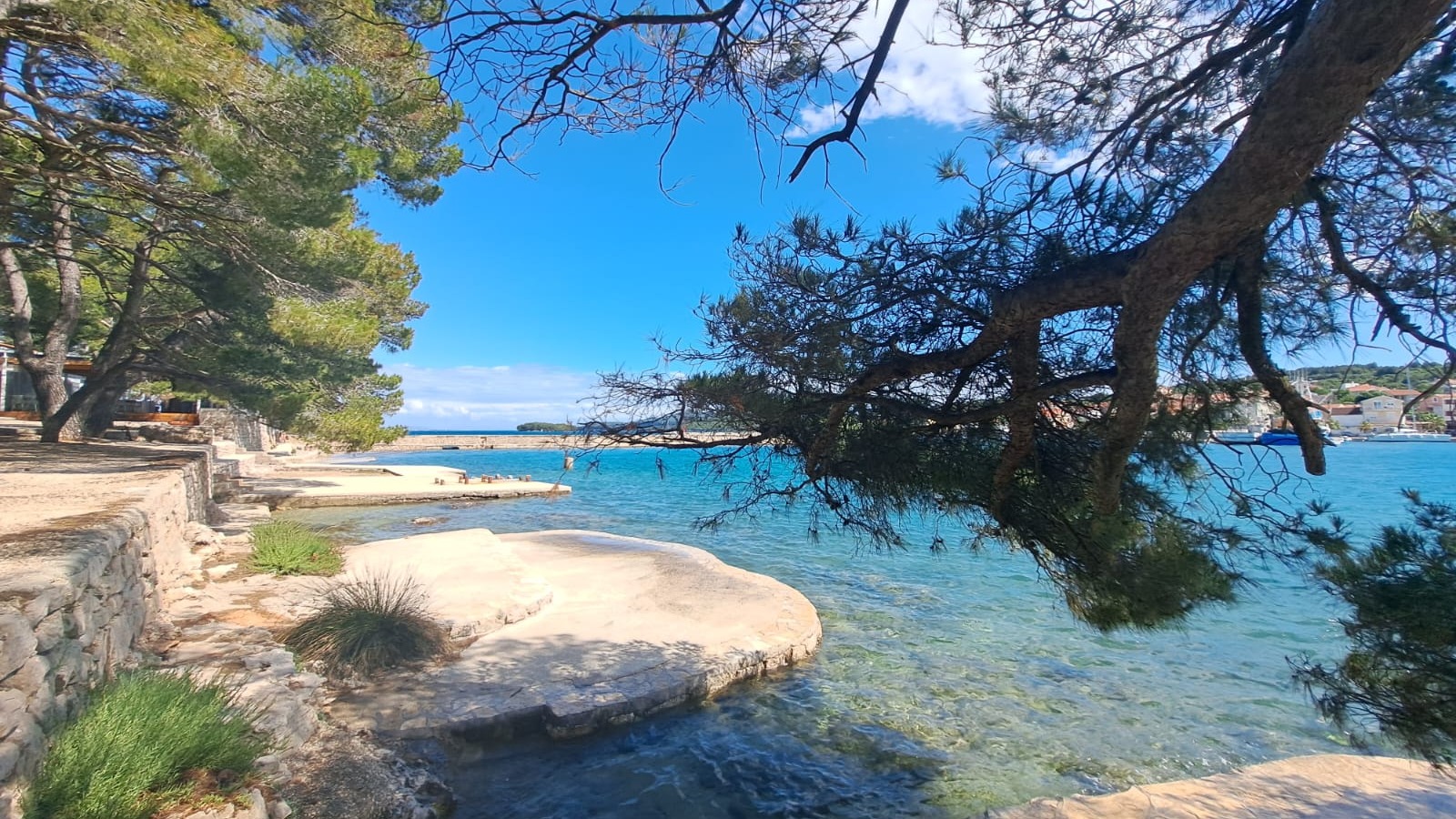 One day boat excurios - Three charming islands - Levrnaka (Kornati/ Lojena beach), Mana (Kornati/ cliff jumping) and Ugljan