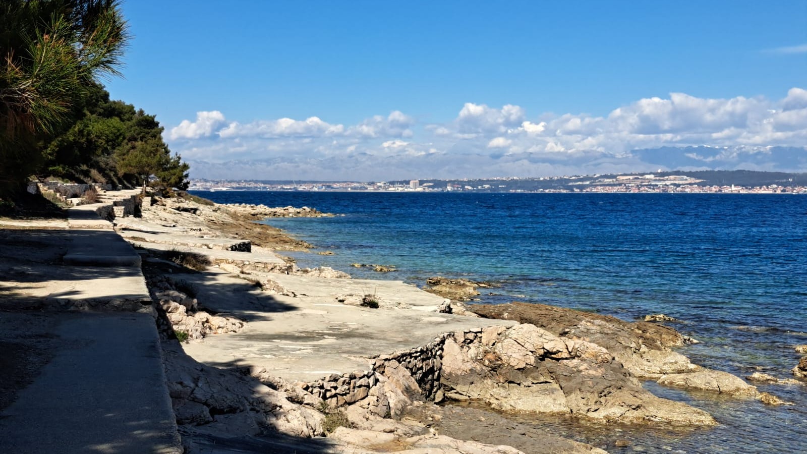 One day boat excurios - Three charming islands - Levrnaka (Kornati/ Lojena beach), Mana (Kornati/ cliff jumping) and Ugljan